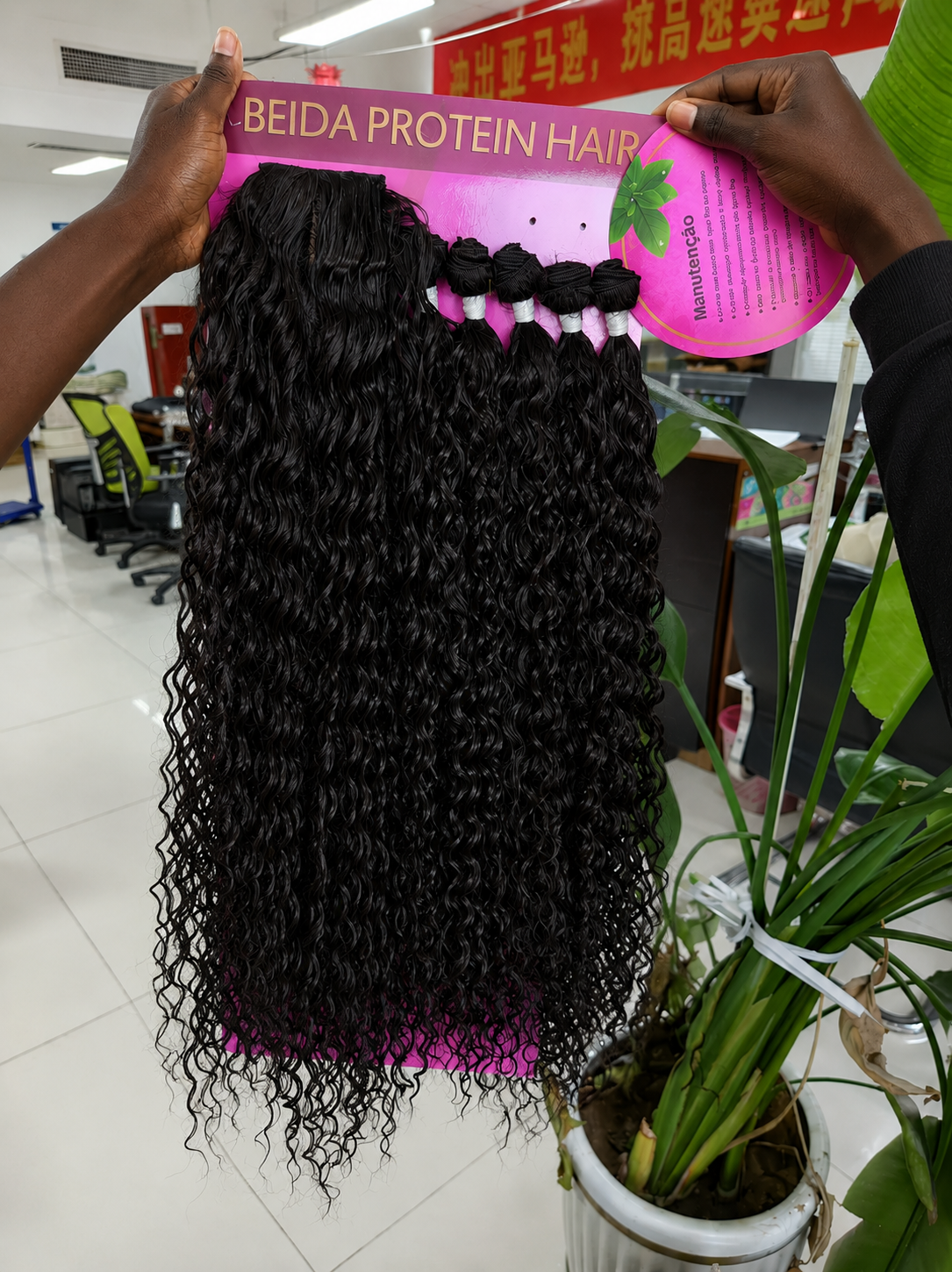 Disponible 14 juillet Neuf boules de tissage ondulé plus une closure . 450g (10 au total )