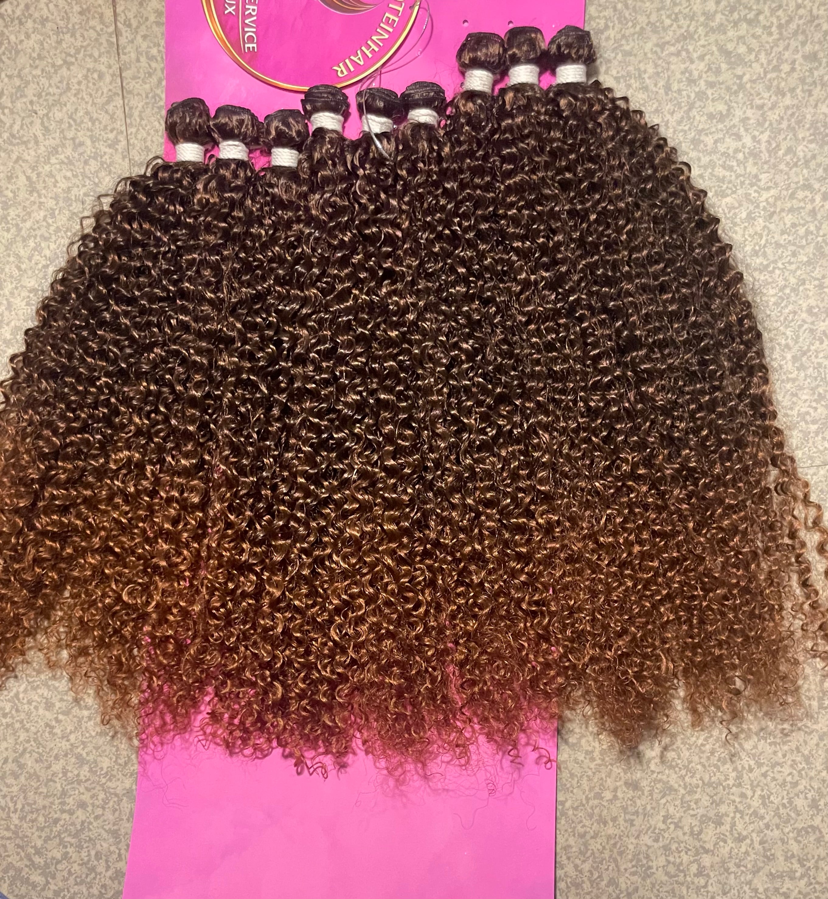 Marron Tissage couleur T1 / 30 …9 boules de tissages taille 26 !! 6 boules suffisent pour réaliser un tissage! Hydrater le cheveux avec une crème ! Mouiller et démêler avec vos doigts …. Ni