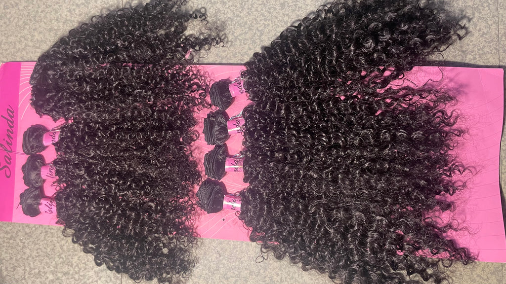 Tissage bouclé court taille 14 pouces .8 pièces à l’intérieur suffisent pour une tête entière ! Un paquet une tête ! Vous pouvez de faire les boho braid , les Jayda braid les flip over et les tissages ouverts