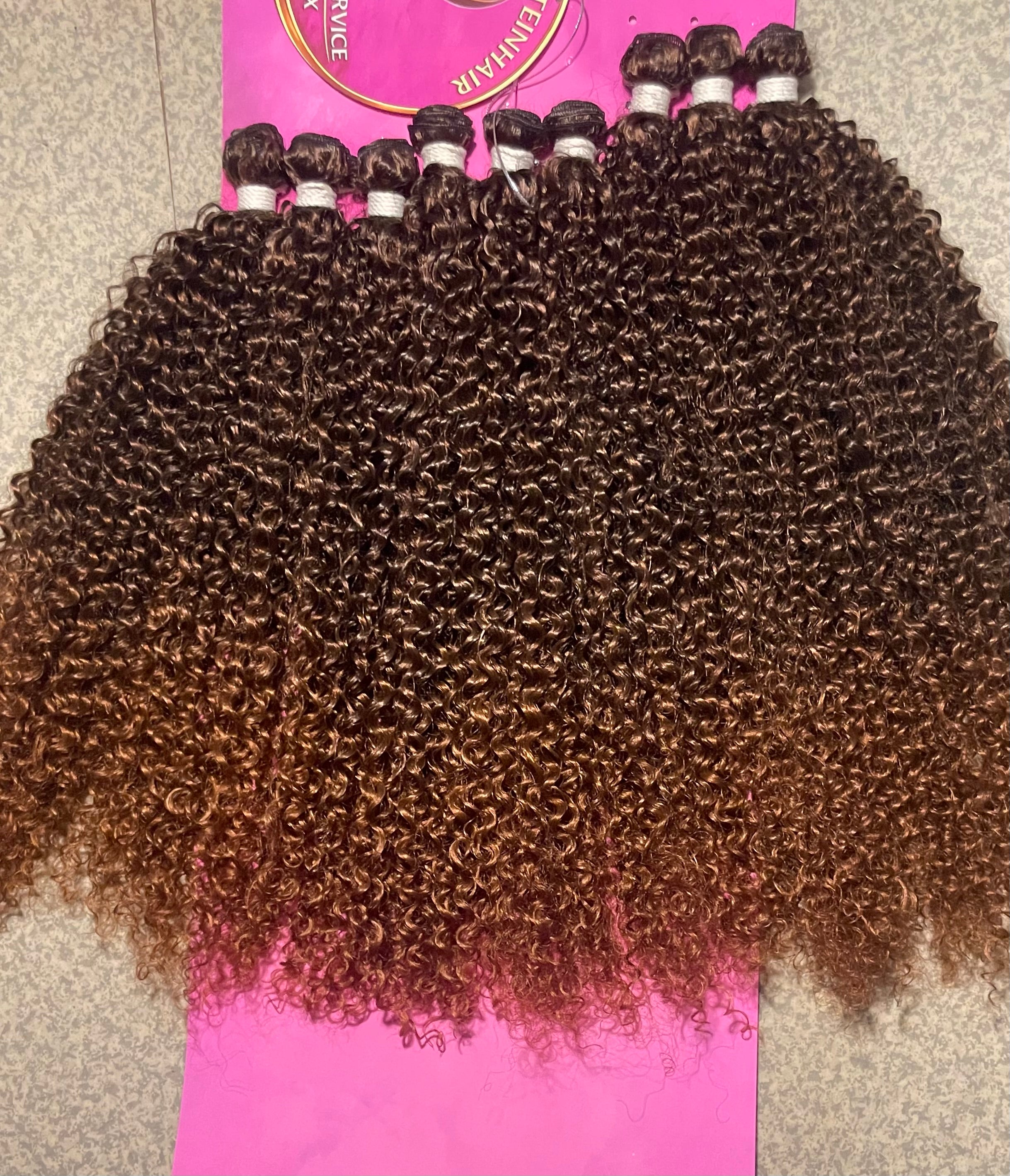 Marron Tissage couleur T1 / 30 …9 boules de tissages taille 26 !! 6 boules suffisent pour réaliser un tissage! Hydrater le cheveux avec une crème ! Mouiller et démêler avec vos doigts …. Ni